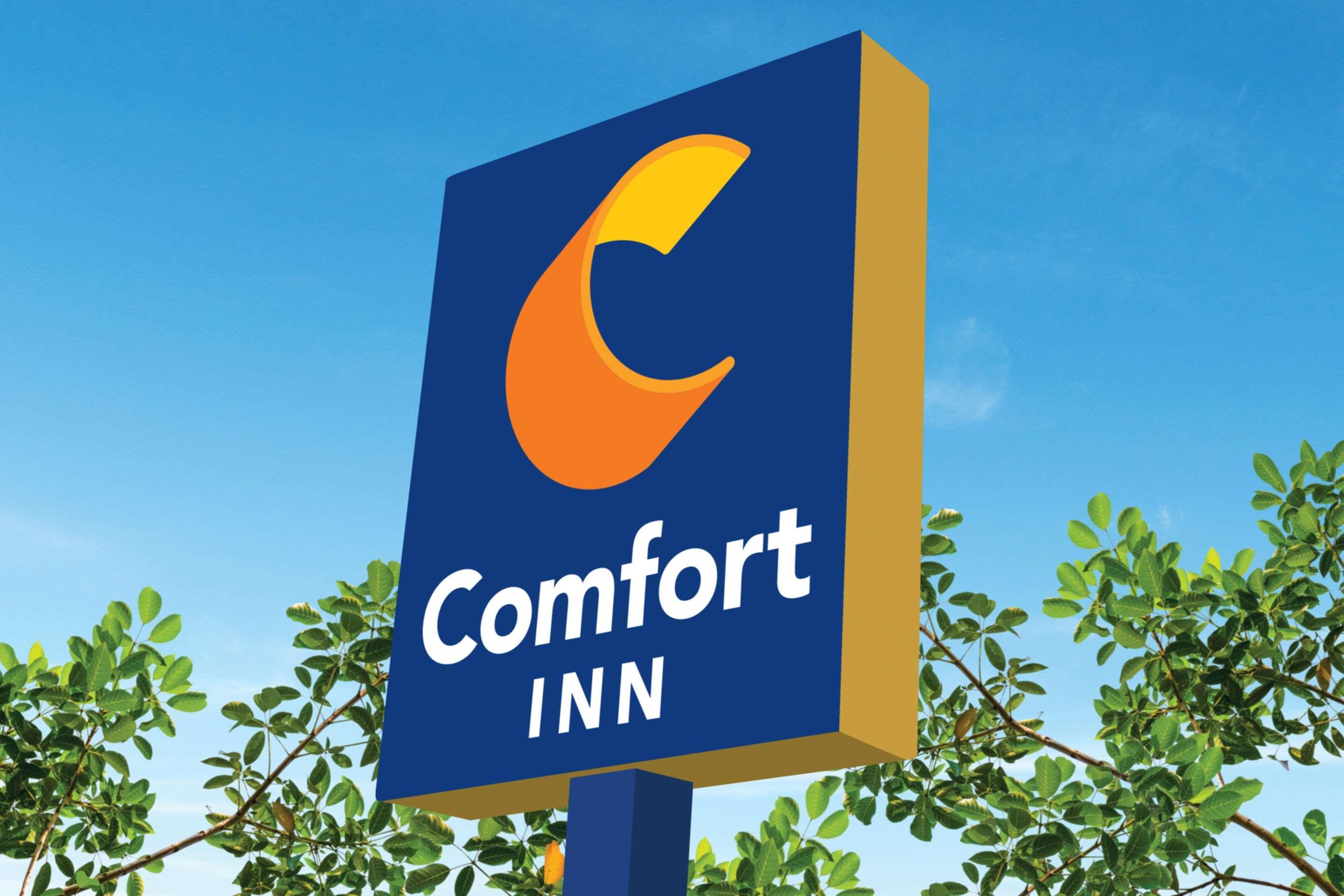 Comfort Inn Уокешо Экстерьер фото